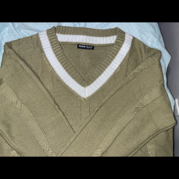 Sweater. - Picture 2 of 3